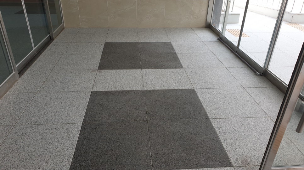 시공 완료 - 입구 바닥